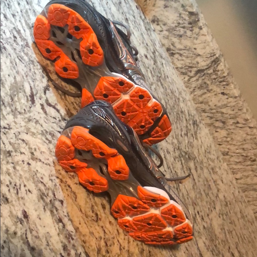 Shoes - Picture 2 of 4